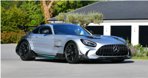1992 Jaguar XJ220 Coupé (£300.000 – 350.000),