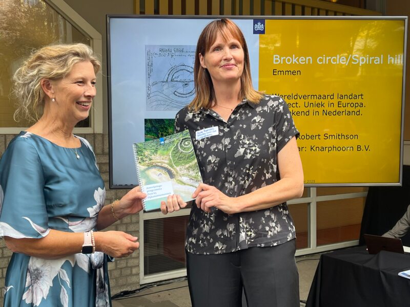 Susan Lammers van RCE en Anne Reenders van Land Art Contemporary 