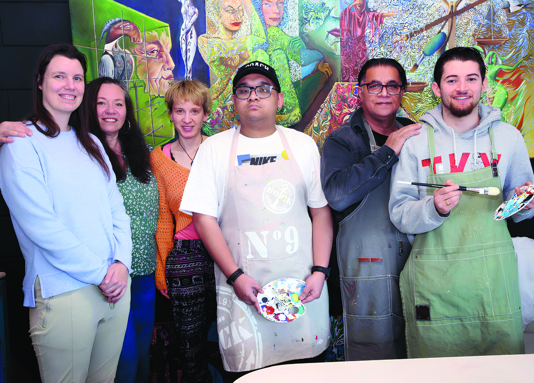 Rechts Daniëlle, Connie,Eva, Graecian, Majeed en Ozan - The Home of Creation 